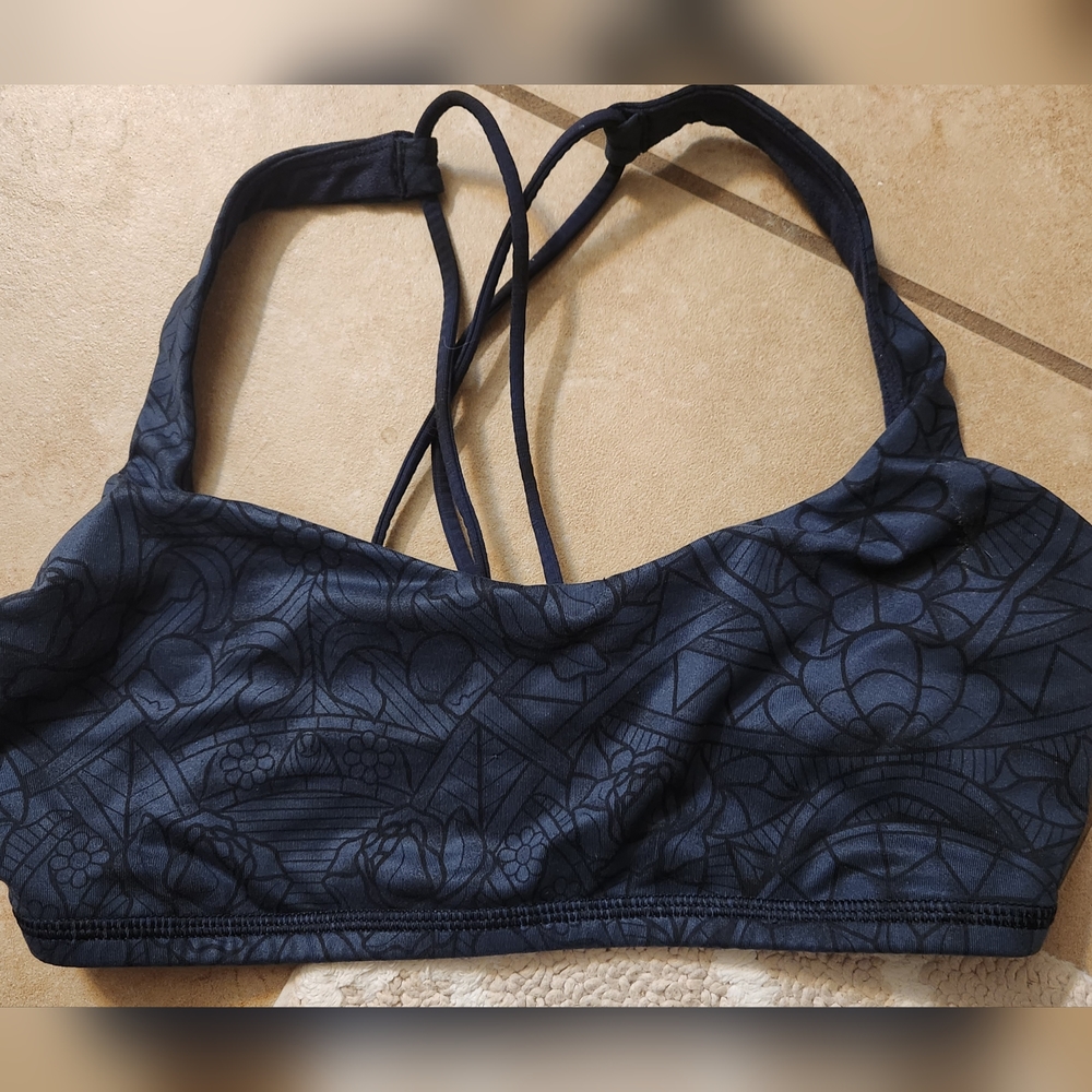 Lululemon size 6 sports bra